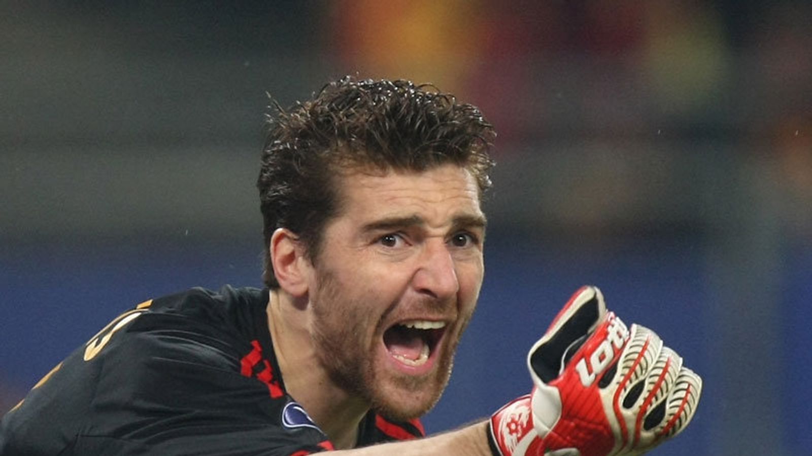 Napoli seal De Sanctis deal | Football News | Sky Sports, image size:1600x900