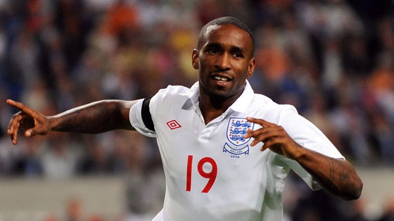 Defoe latches onto a Lampard pass before applying a clinical finish.