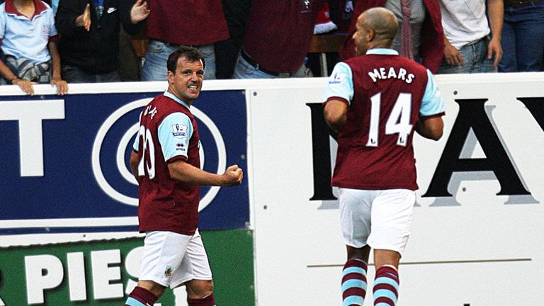 19th minute: Robbie Blake hits a screamer to put Burnley in front against Man United.