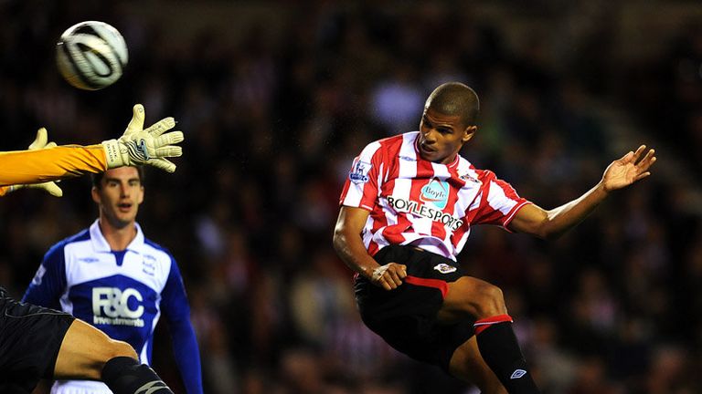 Fraizer Campbell heads home a cross from Andy Reid to double the lead for Sunderland.