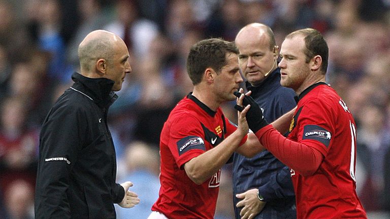 In the 42nd minute Wayne Rooney replaces the injured Michael Owen