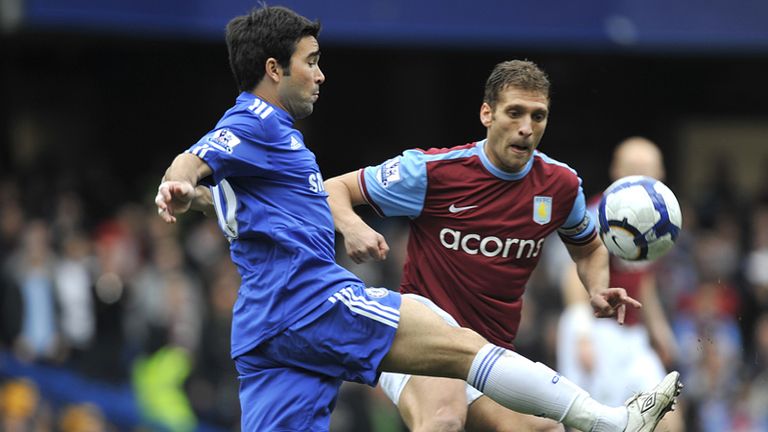 Deco tussles with Stiliyan Petrov