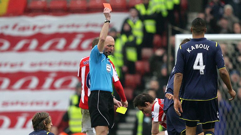 Dean Whitehead earns himself a second yellow card which reduces Stoke to ten-men