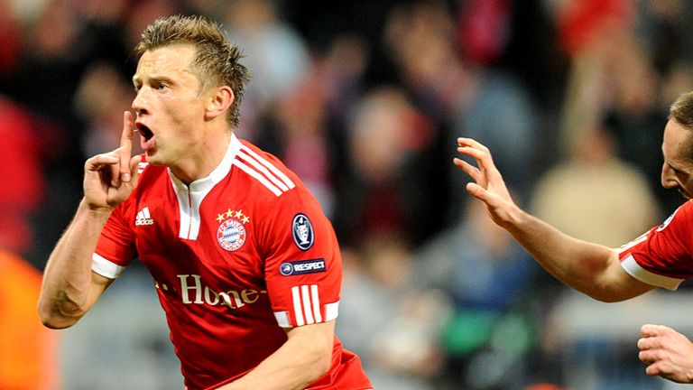 Ivica Olic celebrates after scoring the winner for Bayern Munich