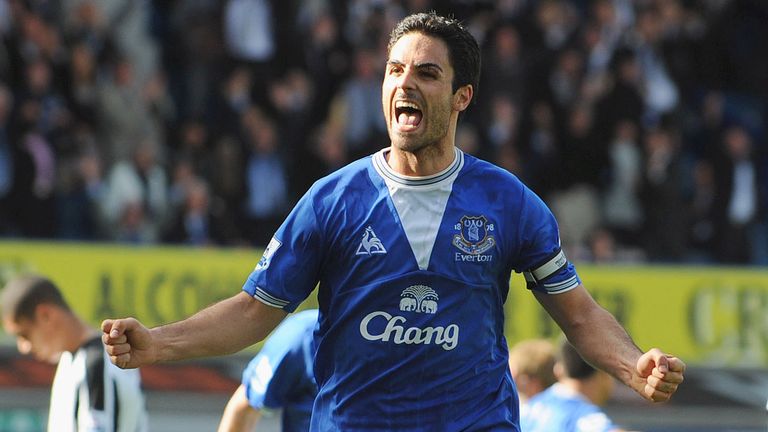 scores a late winner from the spot for Everton against Fulham