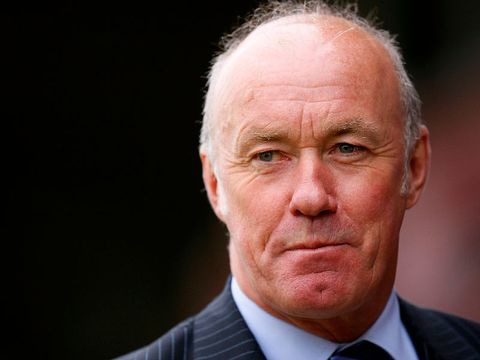 Image of McIlroy: Signs a stopper