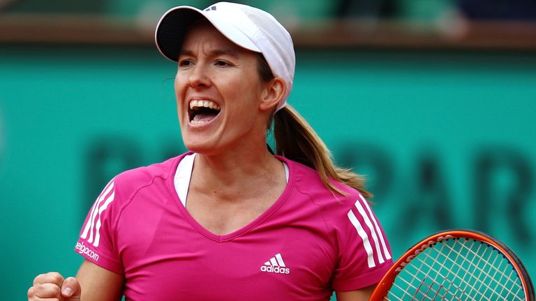 edges past Maria Sharapova in the third round of the French Open