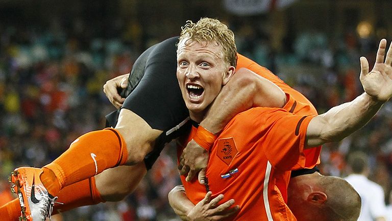 Dirk Kuyt celebrates with Sneijder after he helps Holland to a 2-1 victory