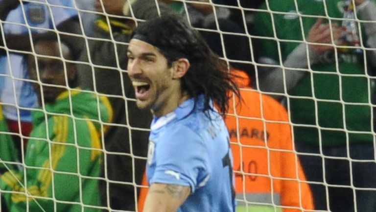 Sebastian Abreu wheels away.