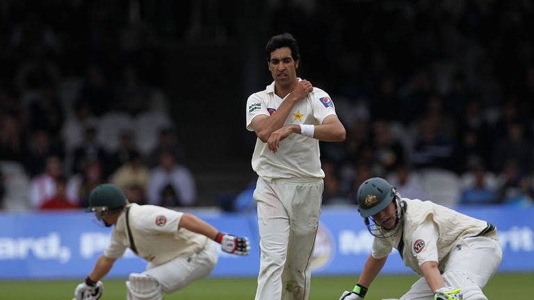 Steve Smith and Tim Paine are the Australian batsmen in shot