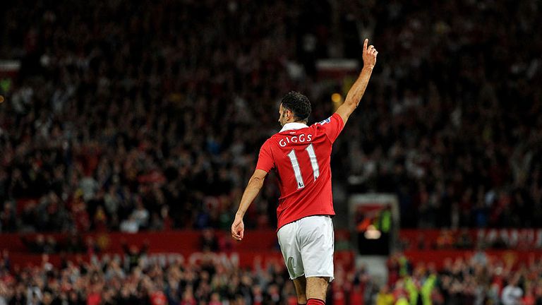 Giggs celebrates scoring the third goal for Manchester United