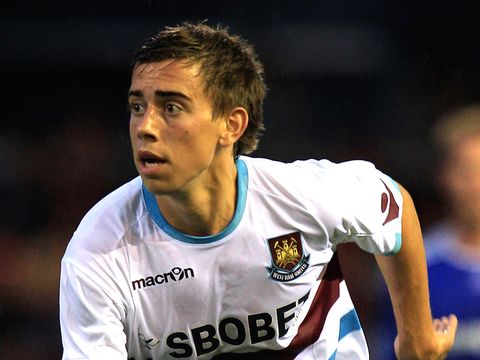 Image of Lee: Extends Daggers stay