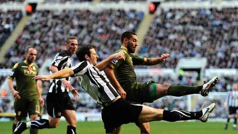 Fulhams Clint Dempsey challenges for the ball during the game with Newcastle