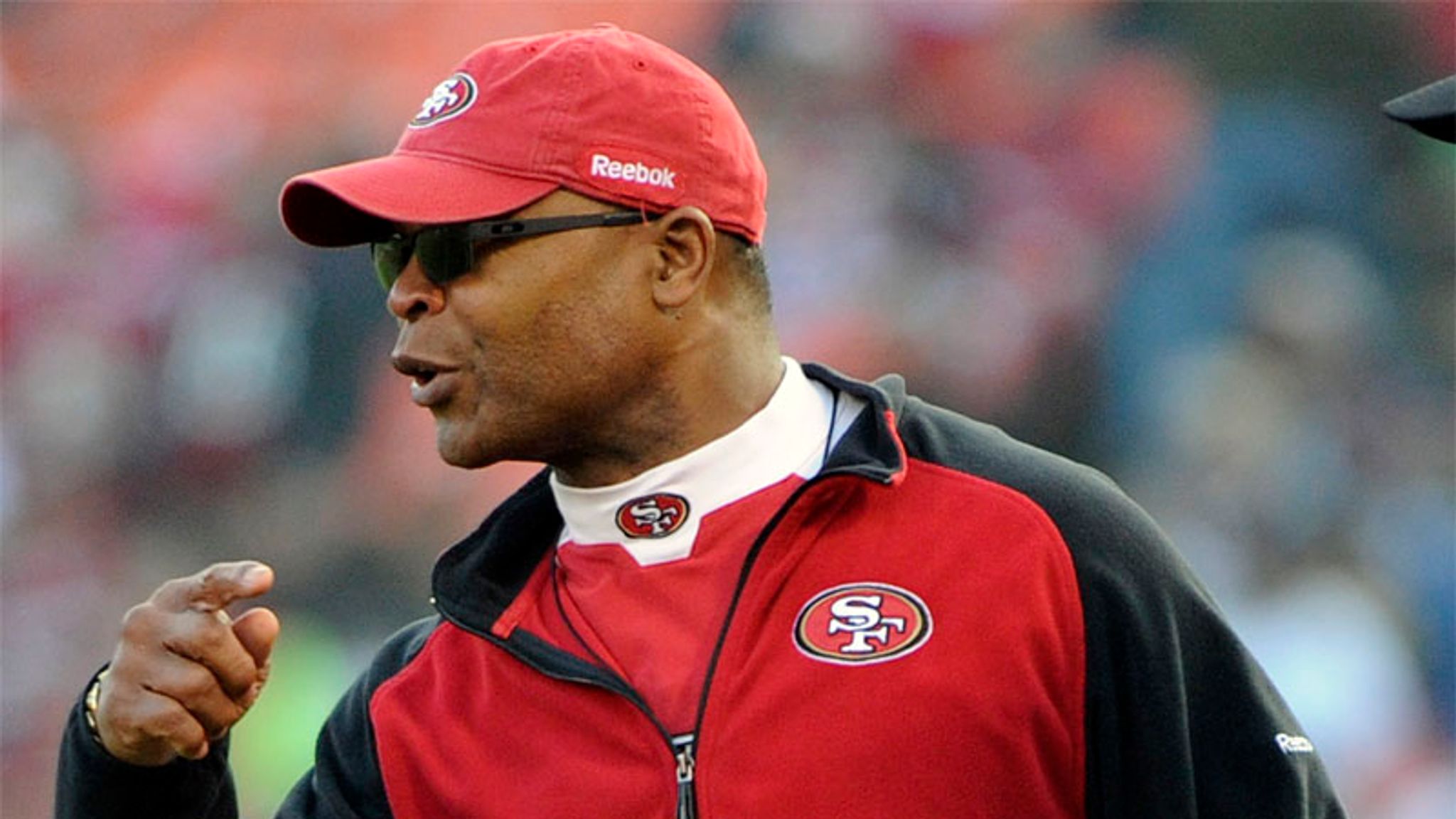 San Francisco interim coach Mike Singletary checks the instant replay  during an NFL football game against the Dallas Cowboys, Sunday, Nov. 23,  2008, in Irving, Texas. (AP Photo/Matt Slocum Stock Photo - Alamy