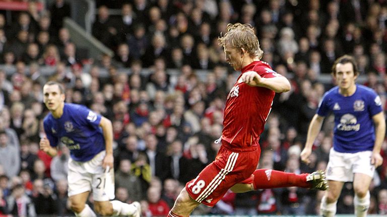 Dirk Kuyt slots home a penalty
