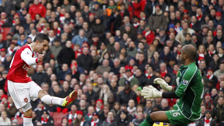 Van Persie fires in the opener