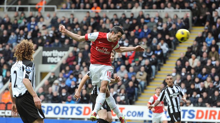 Van Persie nods in for the Gunners