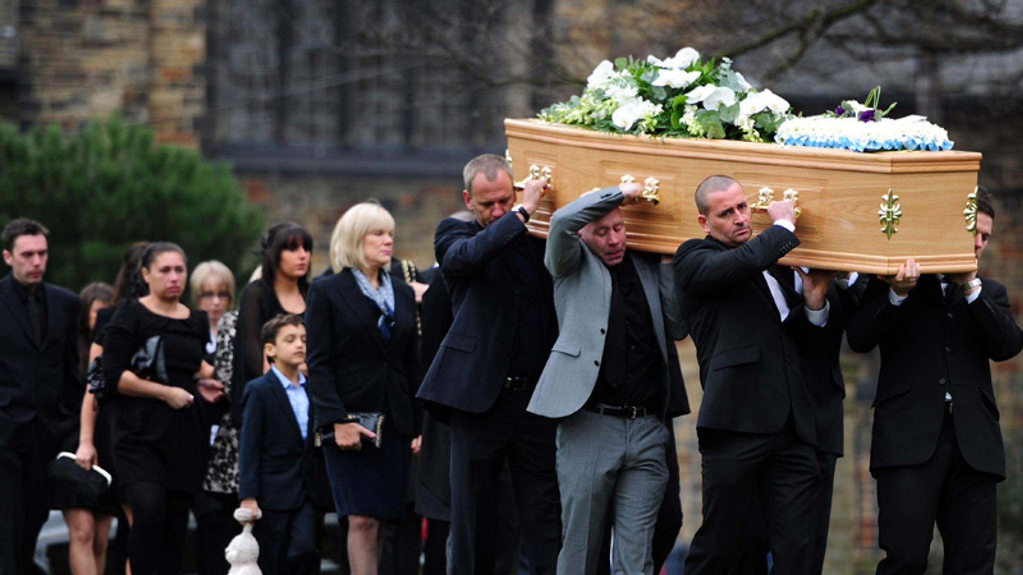 Stars mourn at Richards funeral | Football News | Sky Sports