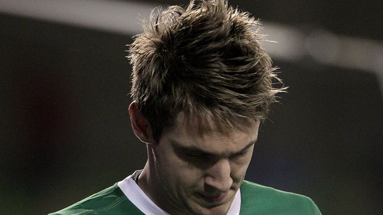 Kevin Doyle leaves the field injured