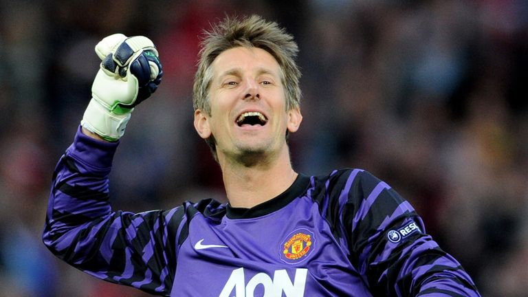 Edwin van der Sar celebrates as United move into a comfortable lead