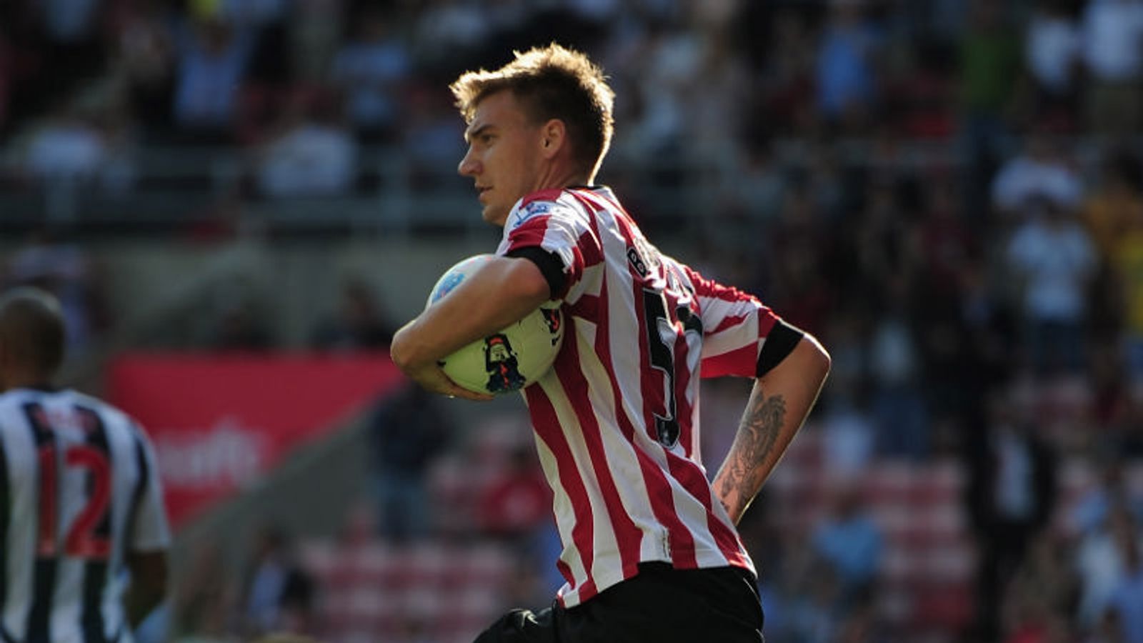 Bruce fears Bendtner battle | Football News | Sky Sports
