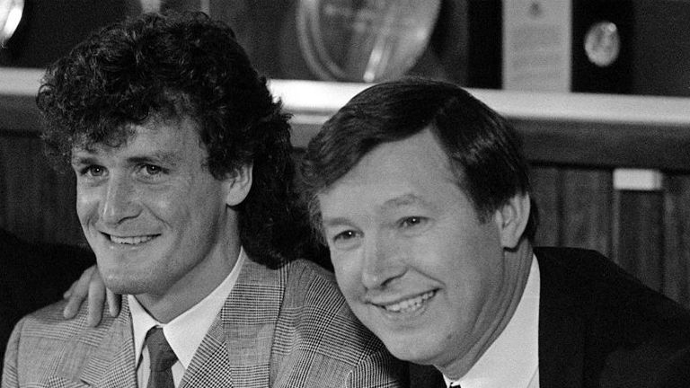 Mark Hughes was brought back to Old Trafford in '88 with great things expected of United. It was however a disappointing season as the Reds finished 11th.