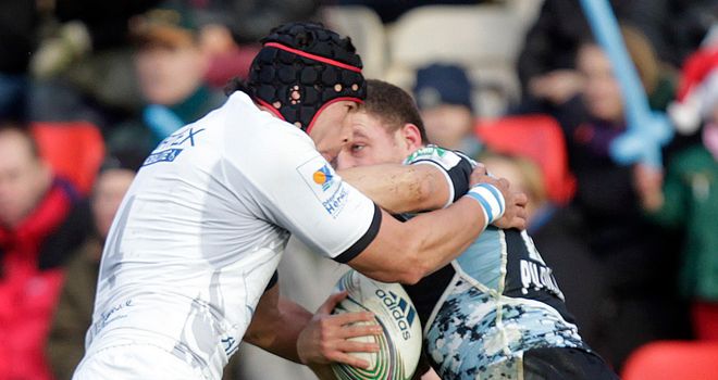 Joe Tuineau tackles Duncan Weir at Firhill