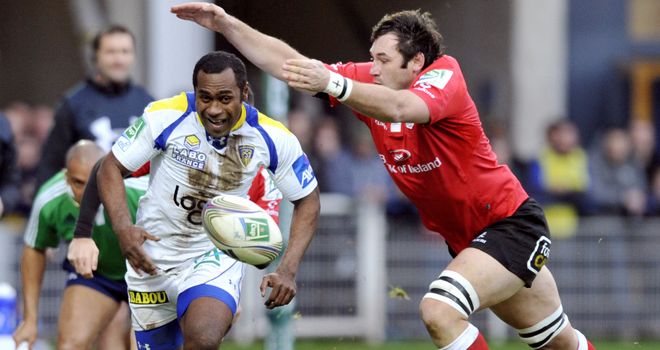 Clermont winger Sitiveni Sivivat on the burst