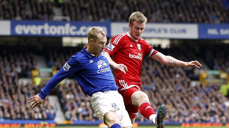 Tony Hibbert and Chris Brunt battle for the ball at Goodison Park