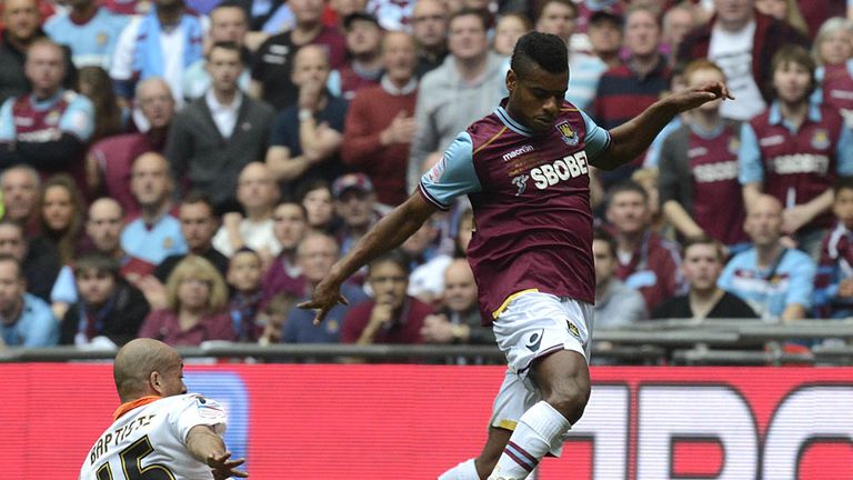Ricardo Vaz Te goes close in the first half.