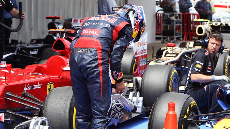 Vettel cools his tyres after qualifying