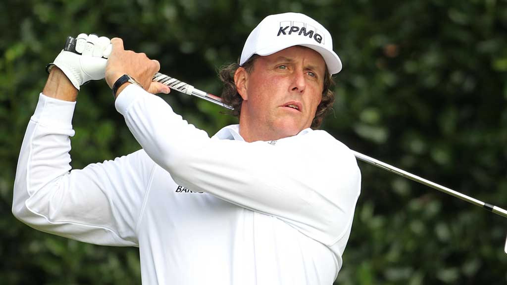 Phil Mickelson believes banning long putters would be "grossly unfair" | Golf News | Sky Sports