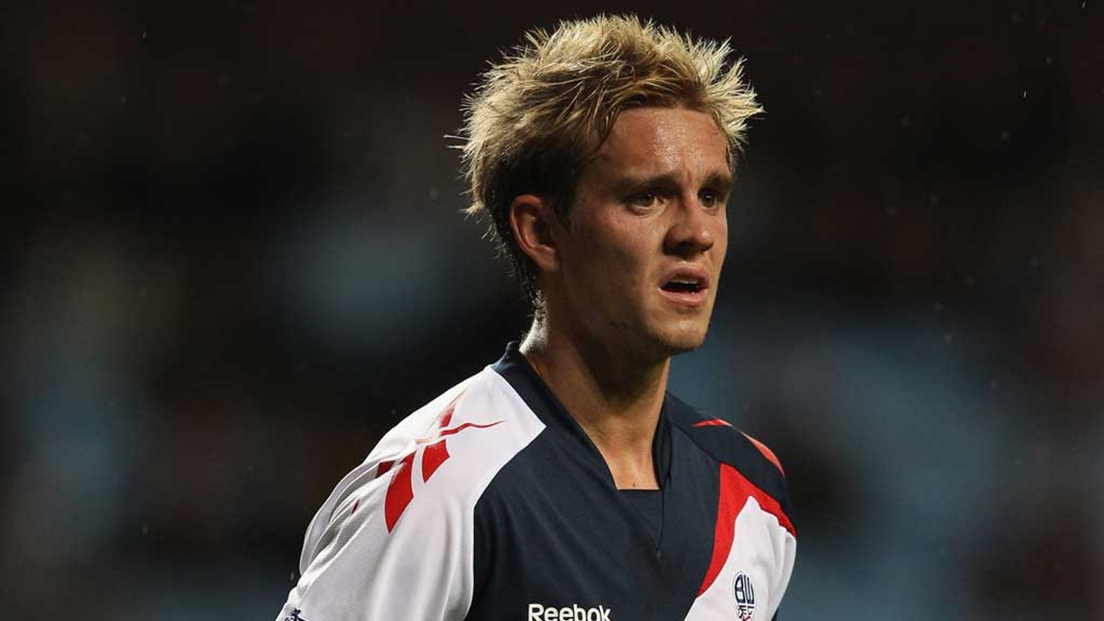 Bolton confirm Stuart Holden has torn anterior cruciate ligament ...