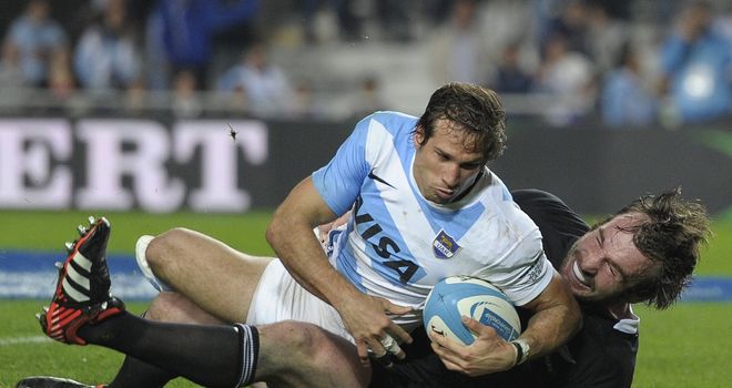 All Blacks - Dan Carter held a kicking clinic for three lucky fans