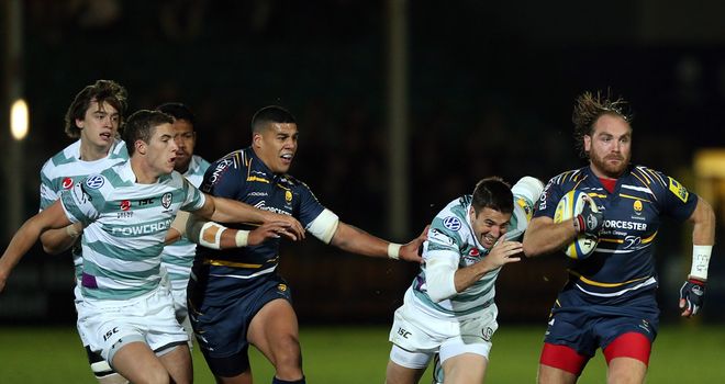 Andy Goode on the charge for Worcester