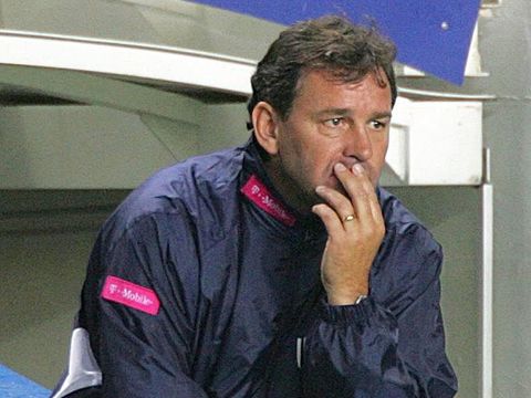 Image of Bryan Robson: Rooney should stay