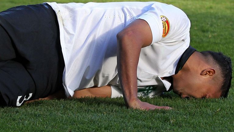 Emilio Izaguirre: Out for six weeks