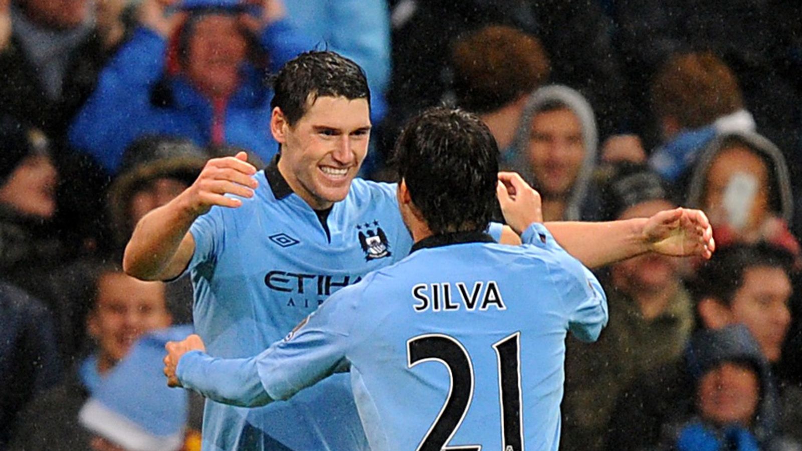 Gareth Barry scores stoppage-time winner for Manchester City to down ...