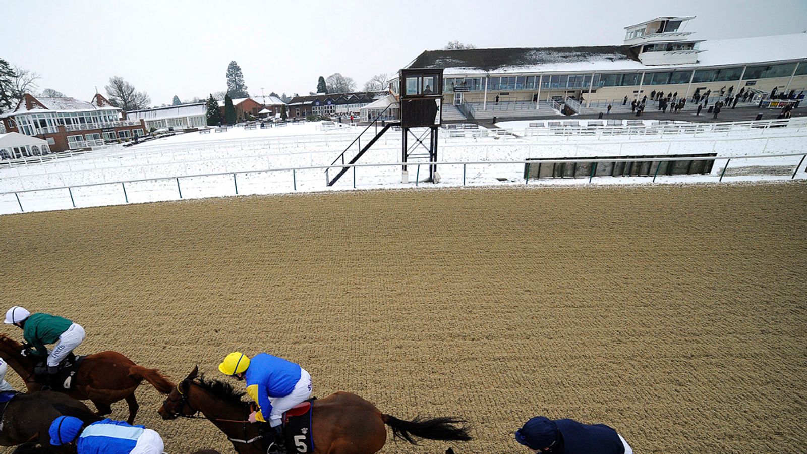 Wednesday Lingfield card now threatened by overnight snow Racing News