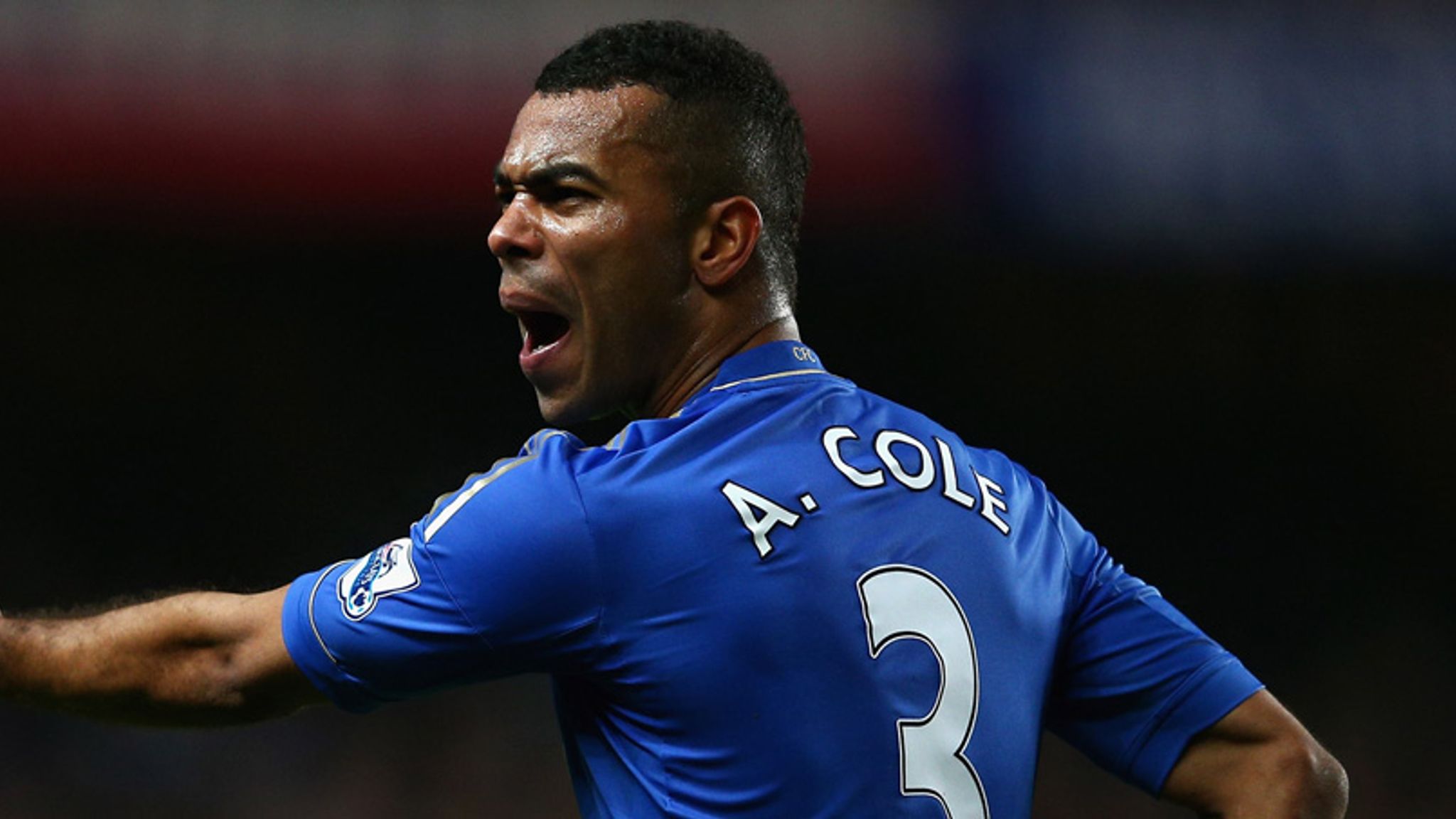 Ashley Cole agrees to new contract with Chelsea