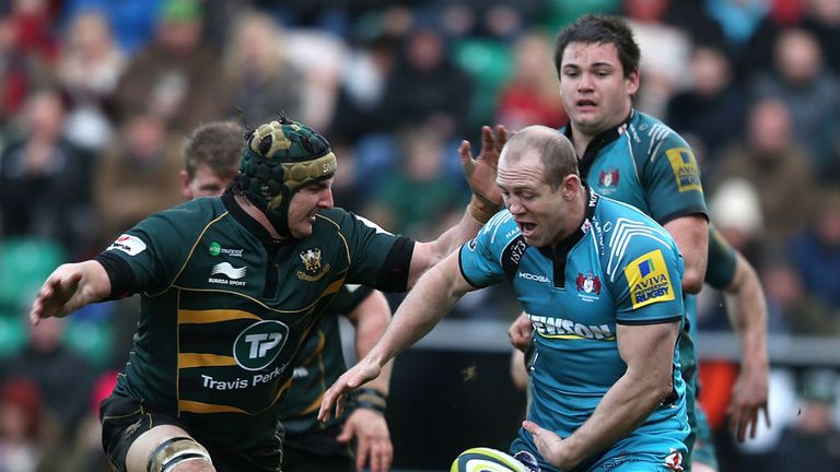 Gloucester&#39;s Mike Tindall comes under pressure from Mark Sorenson