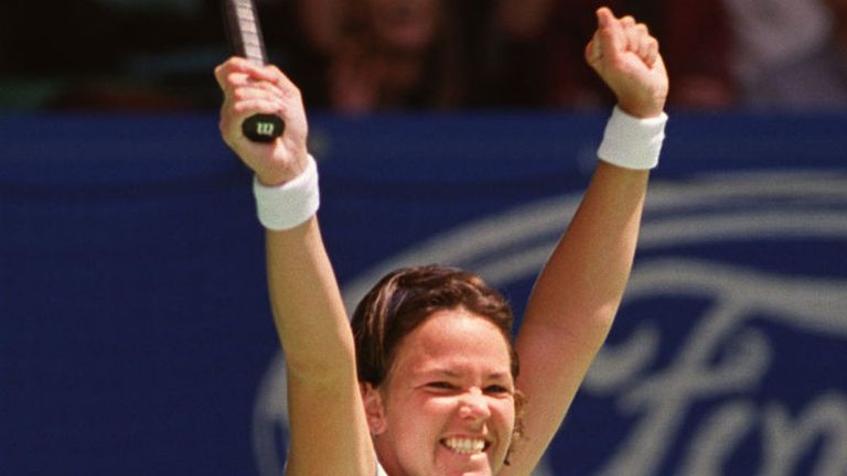 Lindsay Davenport celebrates winning the 2000 Australian Open