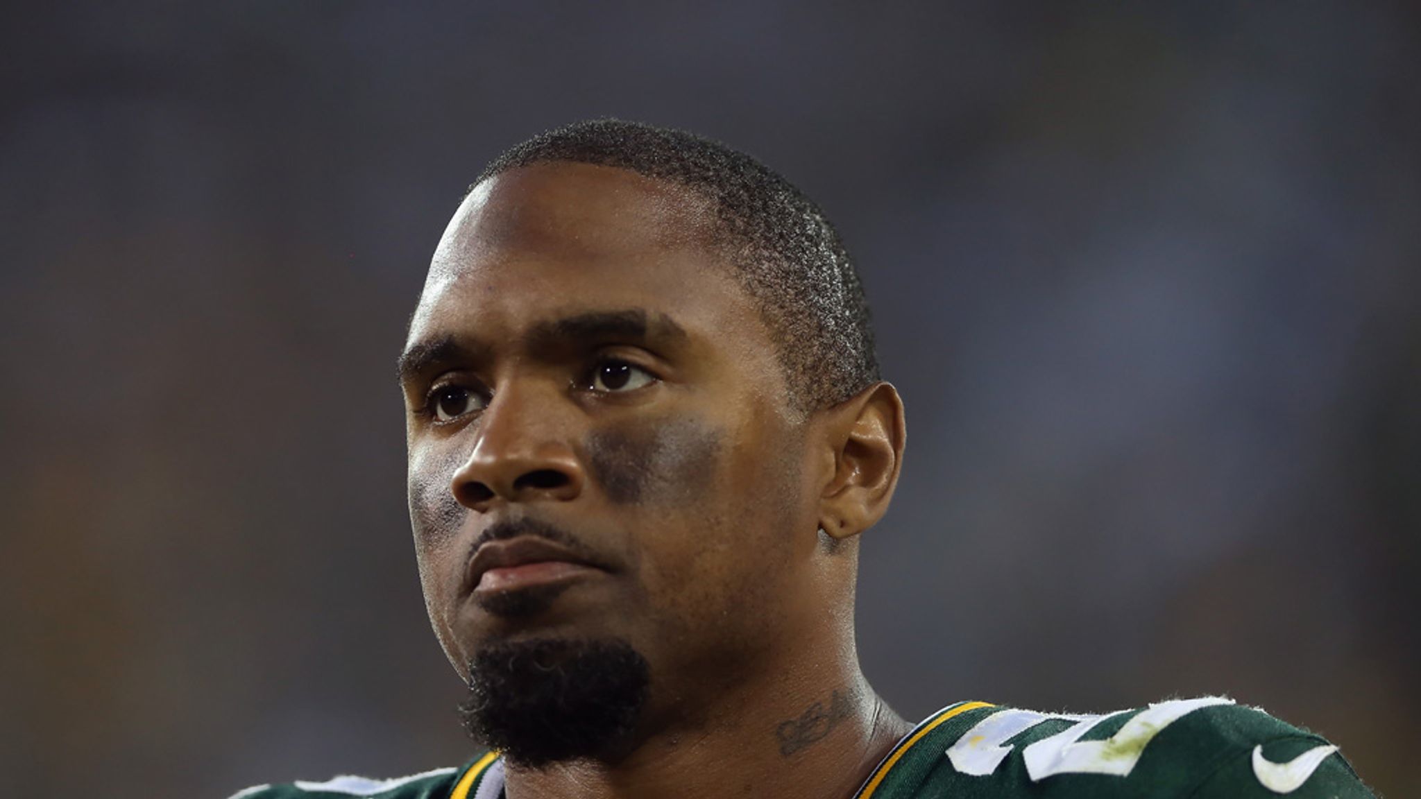 Charles Woodson returns to Raiders on one-year deal