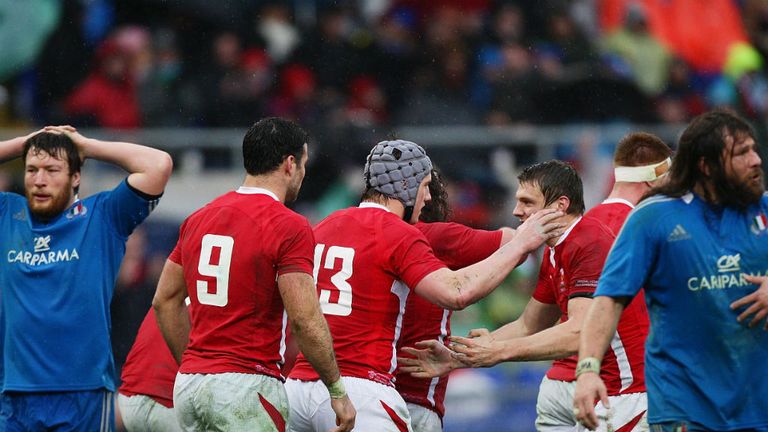Jonathan Davies celebrates his try against Italy