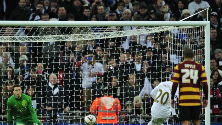 Jonathan de Guzman makes no mistake with his penalty to make it 4-0 to Swansea