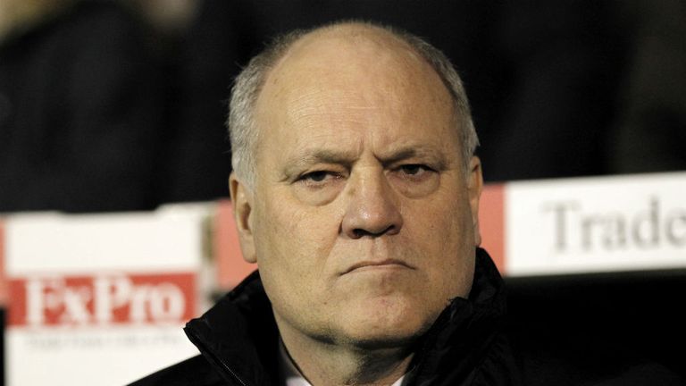 Martin Jol watches on as Fulham take on Manchester United at Craven Cottage