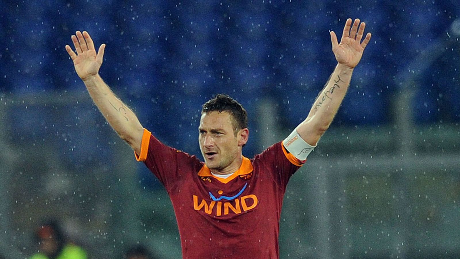 Genoa Celebrates Totti with Special Jersey - Footy Headlines