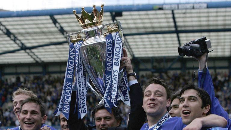 Frank Lampard, Jose Mourhino, John Terry and Paulo Ferreira hold the trophy after receiving the Premier League trophy for Chelsea in 2005