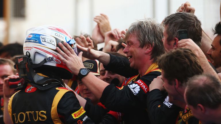 Romain Grosjean celebrates with the team