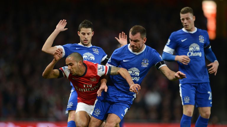 LONDON, ENGLAND - APRIL 16: Theo Walcott of Arsenal clashes with Kevin Mirallas and Darron Gibson of Everton  during the Barclays Premier League match between Arsenal and Everton at Emirates Stadium on April 16, 2013 in London, England.  (Photo by Michael Regan/Getty Images)